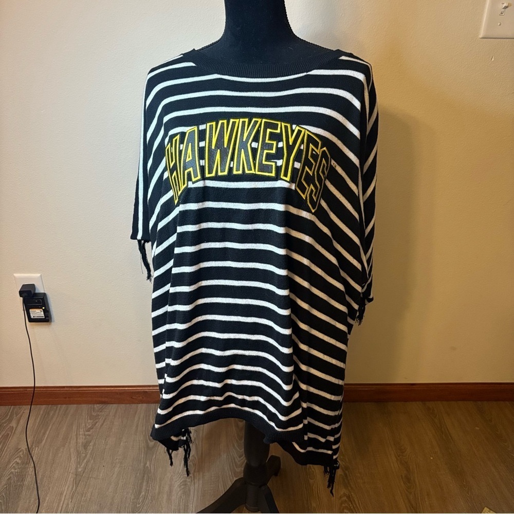 Game Day Couture Iowa Hawkeyes Pullover Poncho Size L/XL Football Caitlyn Clark﻿